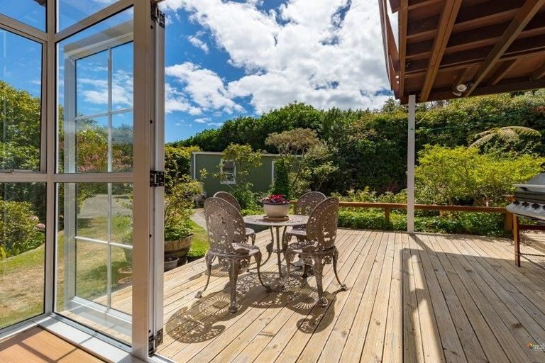 Photo of property in 12 Whanake Street, Titahi Bay, Porirua, 5022
