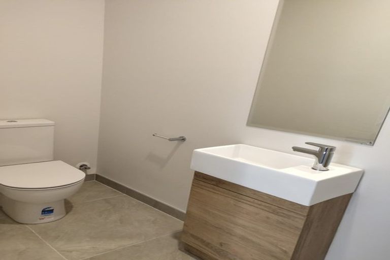 Photo of property in 1 Castlepoint Avenue, Takanini, 2110