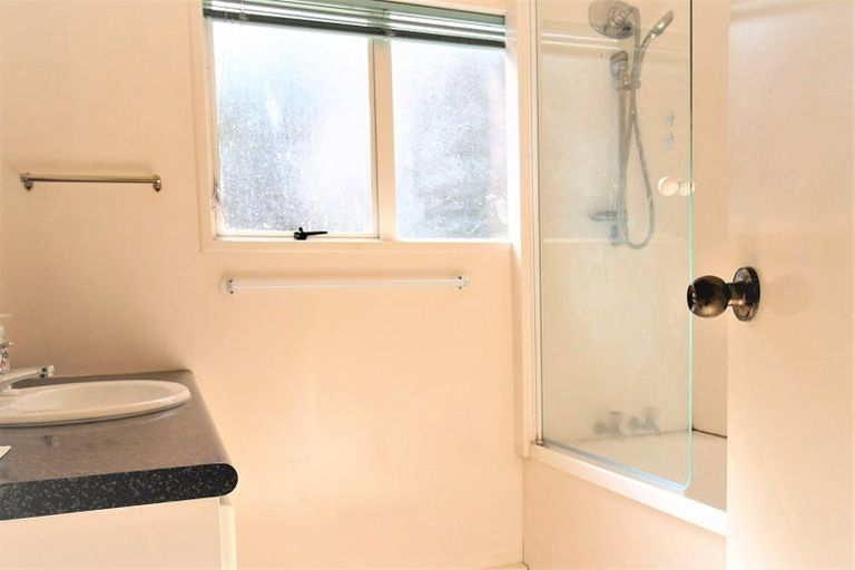 Photo of property in 80m Tirimoana Road, Te Atatu South, Auckland, 0602