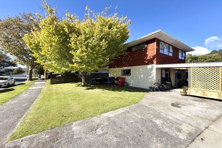 Photo of property in 34 Gemstone Drive, Birchville, Upper Hutt, 5018