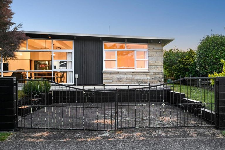 Photo of property in 11 Hillary Street, Chedworth, Hamilton, 3210