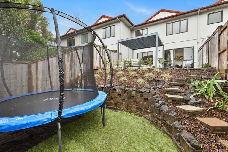 Photo of property in 6/42 Fields Parade, Oteha, Auckland, 0632