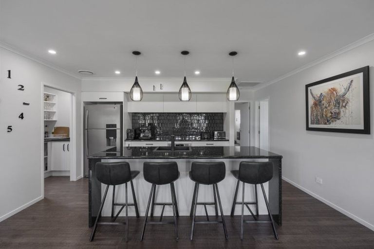 Photo of property in 1 Ribbonwood Lane, Kinloch, Taupo, 3377