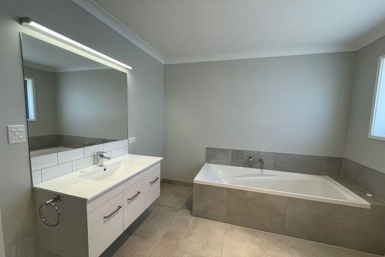 Photo of property in 16 Whangaehu Place, Te Awa, Napier, 4110