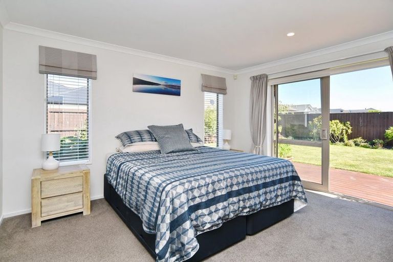 Photo of property in 7 Walnut Way, Rangiora, 7400