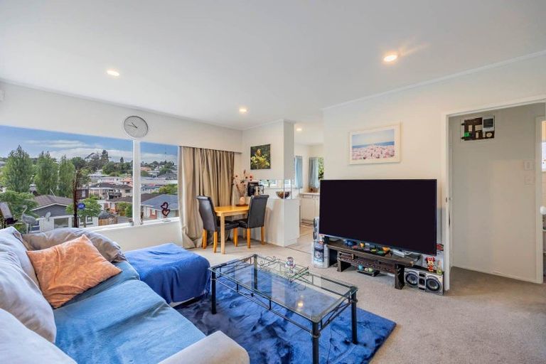 Photo of property in 1/5 Keldale Place, Forrest Hill, Auckland, 0620