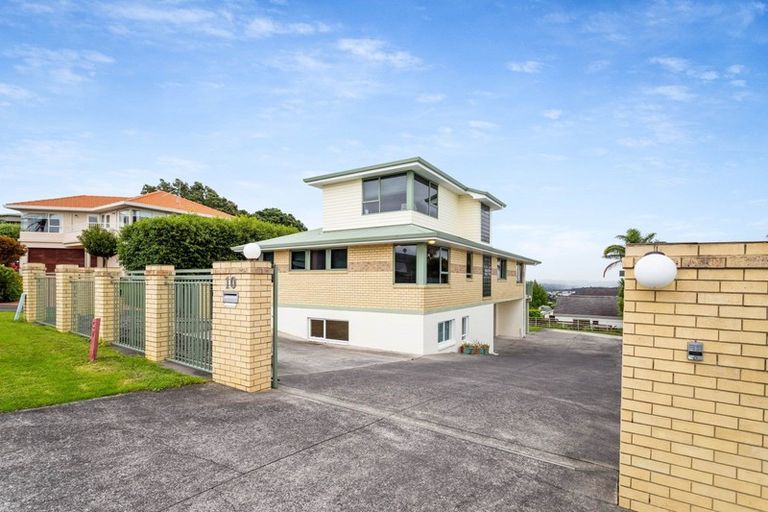 Photo of property in 10 Sunset Road, Unsworth Heights, Auckland, 0632