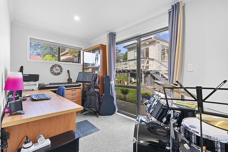 Photo of property in 52 Hobart Crescent, Wattle Downs, Auckland, 2103