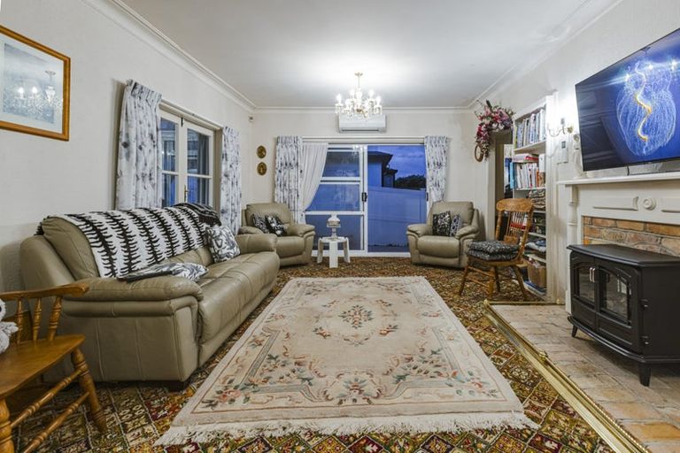 Photo of property in 107 Pah Road, Cockle Bay, Auckland, 2014