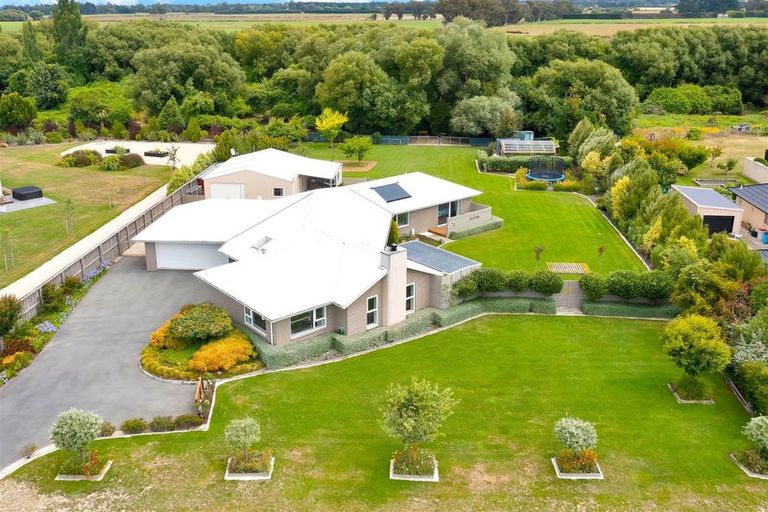 Photo of property in 8 Riverside Way, Amberley, 7410