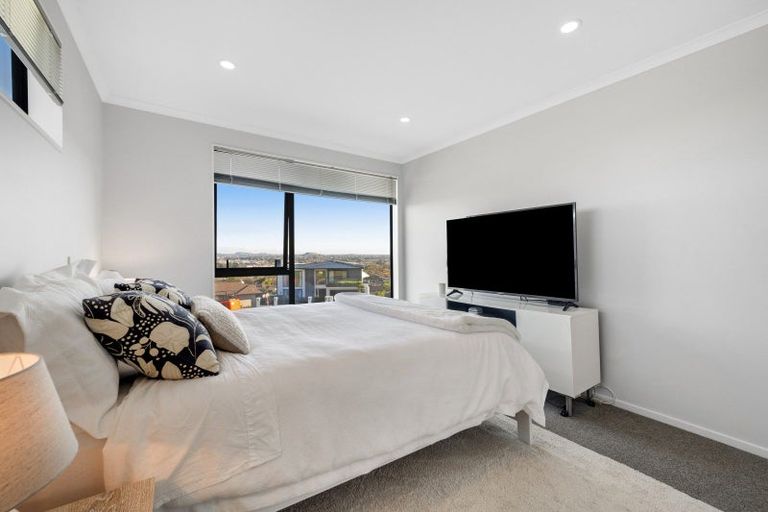 Photo of property in 13 Maureen Close, East Tamaki Heights, Auckland, 2016