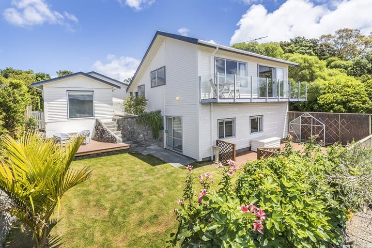 Photo of property in 85 Kahu Road, Paremata, Porirua, 5024