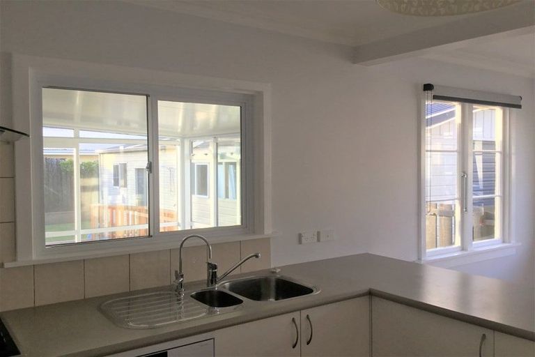 Photo of property in 33 Princes Street, Fitzroy, New Plymouth, 4312