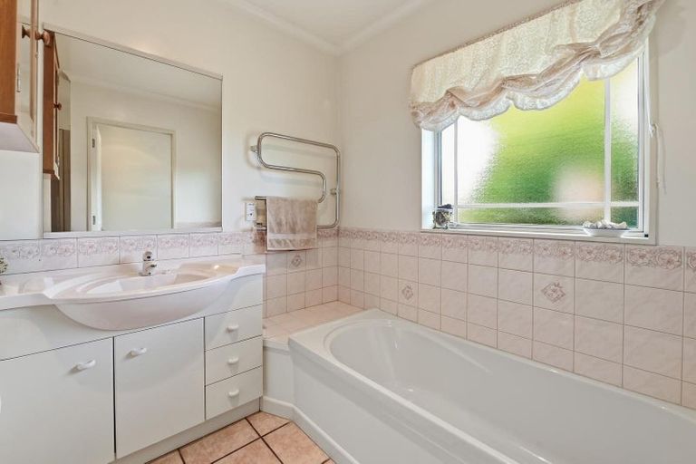 Photo of property in 484 Pukehangi Road, Pomare, Rotorua, 3015