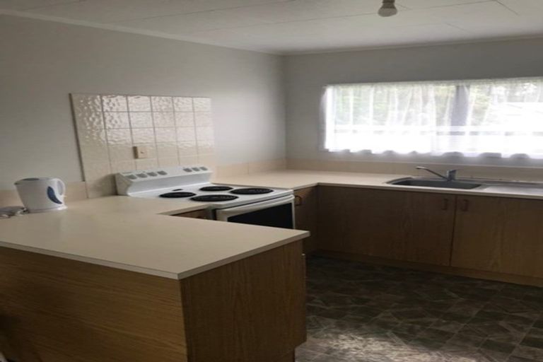 Photo of property in 1 Lowell Place, Massey, Auckland, 0614