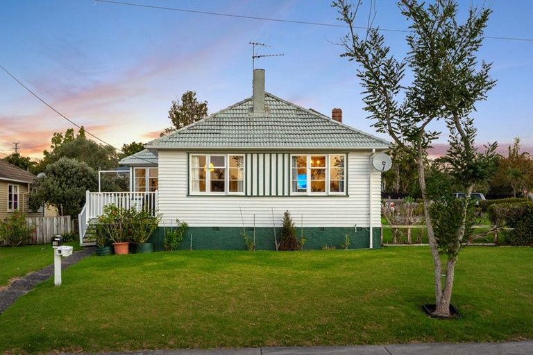 Photo of property in 13 Philomel Crescent, Bayswater, Auckland, 0622