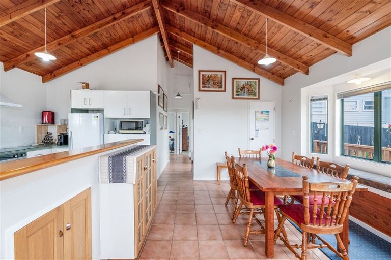 Photo of property in 1/204 Sturges Road, Henderson, Auckland, 0612