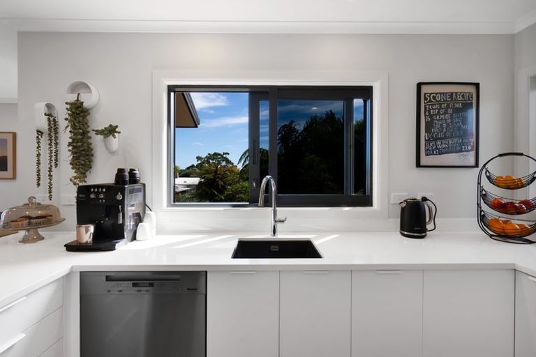 Photo of property in 17 Ashmore Drive, Frankleigh Park, New Plymouth, 4310