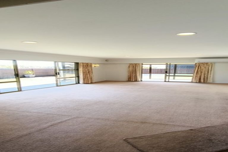 Photo of property in 27 Rushgreen Avenue, Pahurehure, Papakura, 2113