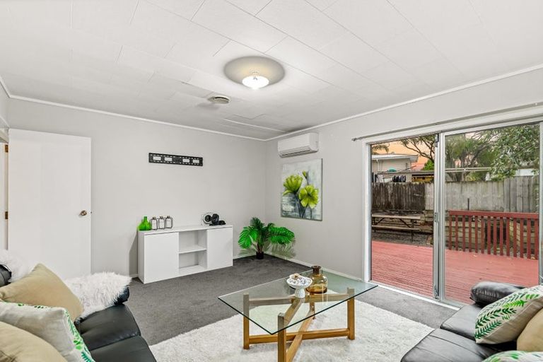 Photo of property in 18 Solar Road, Glen Eden, Auckland, 0602