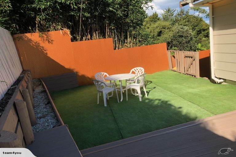 Photo of property in 2/95 Hobsonville Road, West Harbour, Auckland, 0618