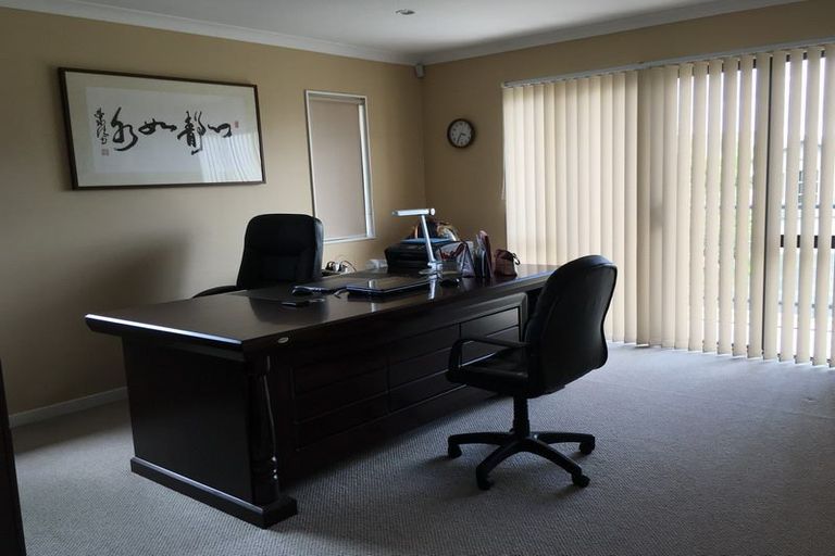 Photo of property in 6 Parkvale Grove, Te Atatu Peninsula, Auckland, 0610