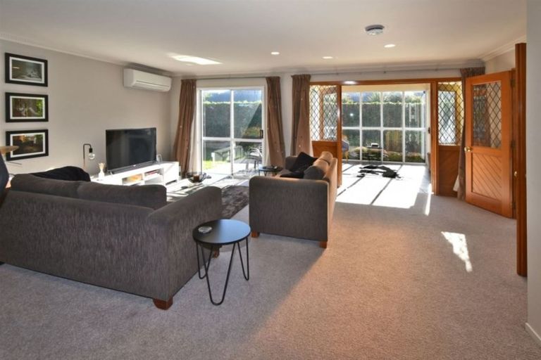 Photo of property in 3/251 Memorial Avenue, Burnside, Christchurch, 8053