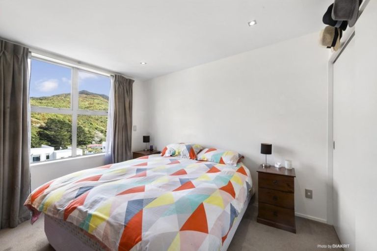 Photo of property in 16 Saddleback Grove, Karori, Wellington, 6012