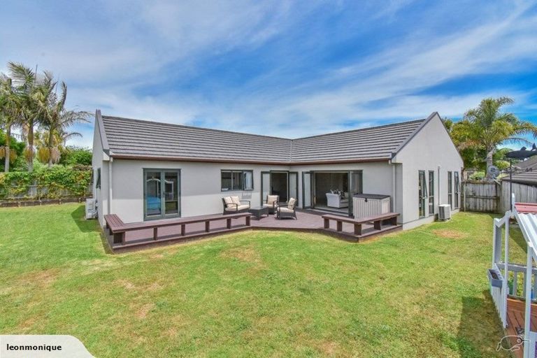 Photo of property in 18 Crannog Fen, Wattle Downs, Auckland, 2103