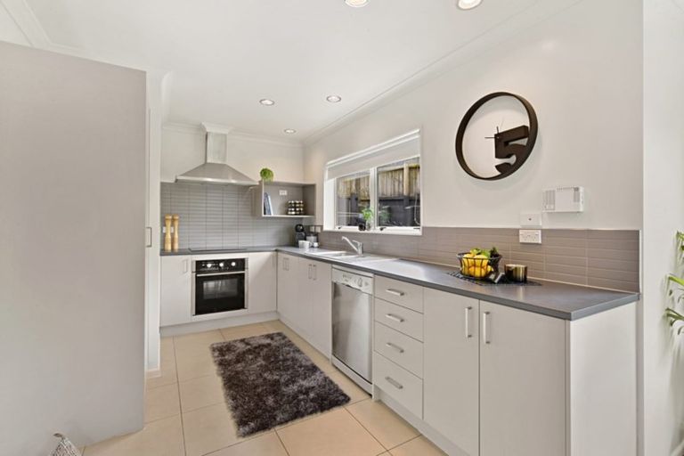 Photo of property in 58 Blanes Road, Weymouth, Auckland, 2103