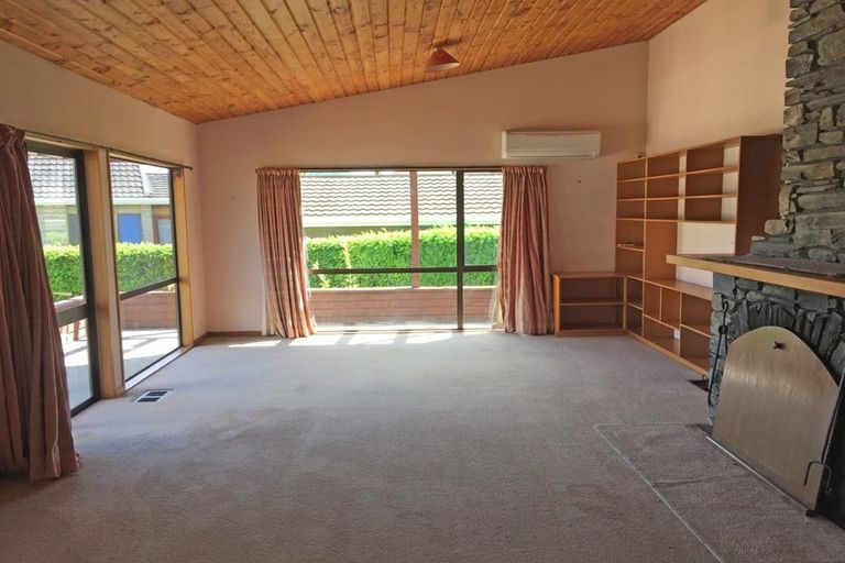 Photo of property in 27 Beacon Point Road, Wanaka, 9305