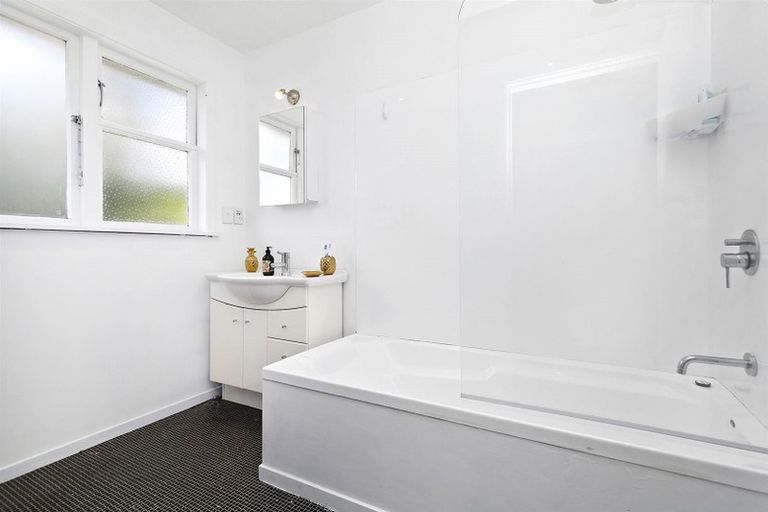 Photo of property in 56 Bell Street, Tawa, Wellington, 5028