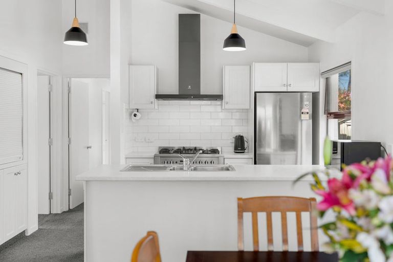 Photo of property in 27 Withells Road, Avonhead, Christchurch, 8042