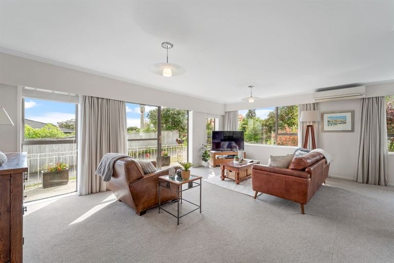 Photo of property in 1/31 Cliff Road, Torbay, Auckland, 0630