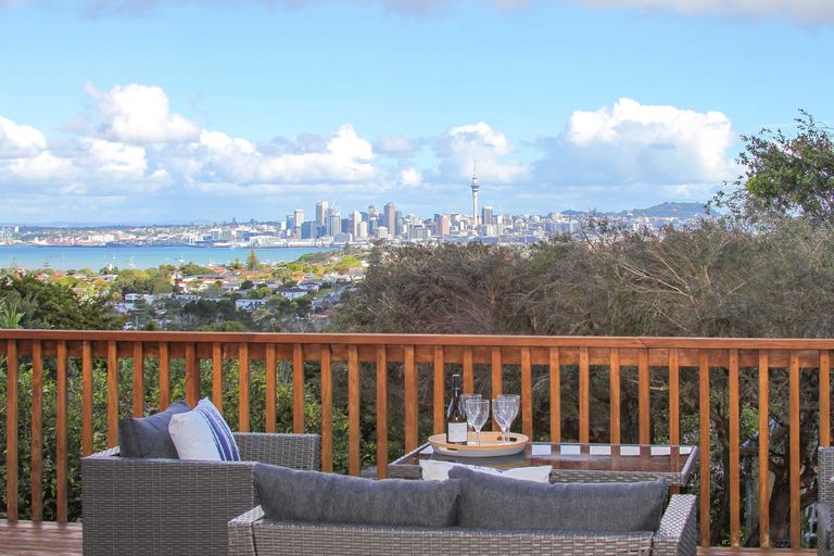 Photo of property in 99 Pupuke Road, Northcote, Auckland, 0627