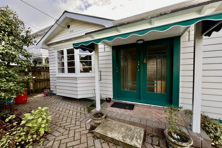 Photo of property in 370 Karori Road, Karori, Wellington, 6012