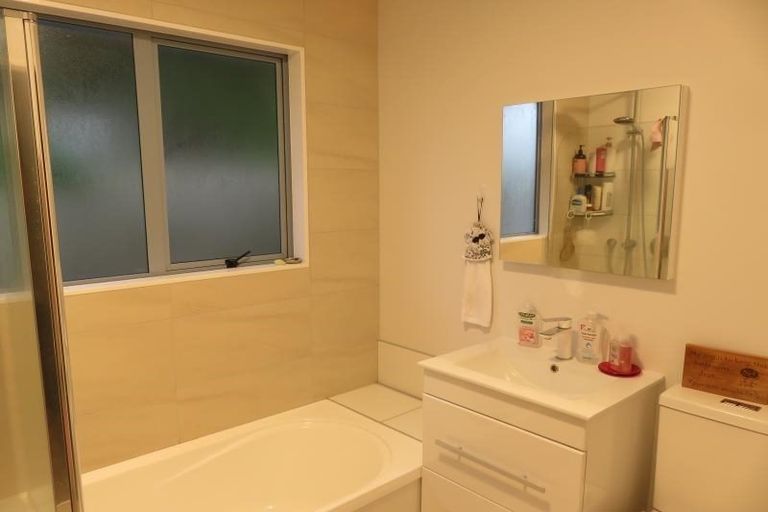 Photo of property in 23a Sunhaven Drive, Newlands, Wellington, 6037