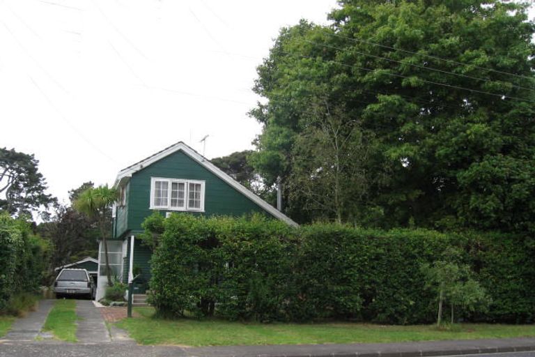 Photo of property in 39 Lauderdale Road, Birkdale, Auckland, 0626