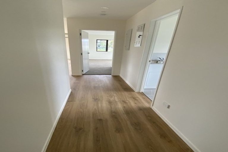 Photo of property in 24 Royal Arch Place, Rosehill, Papakura, 2113