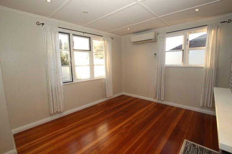 Photo of property in 245 Great North Road, Henderson, Auckland, 0612