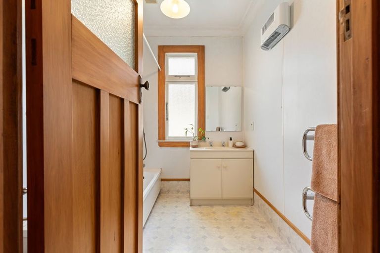 Photo of property in 54 Miro Street, Takaro, Palmerston North, 4410