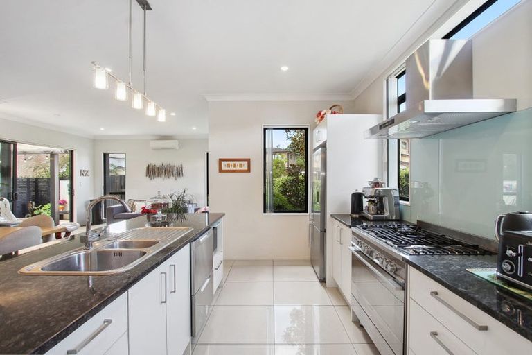 Photo of property in 22 Midhurst Avenue, Henderson, Auckland, 0612