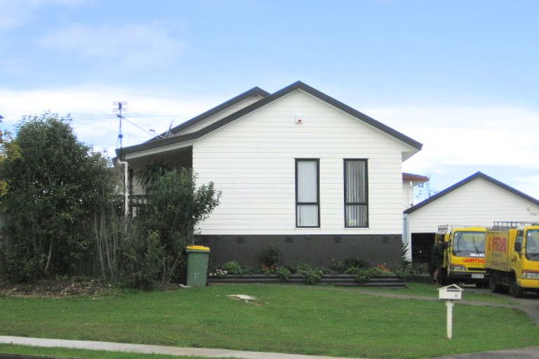 Photo of property in 8 Seaglen Place, Botany Downs, Auckland, 2010