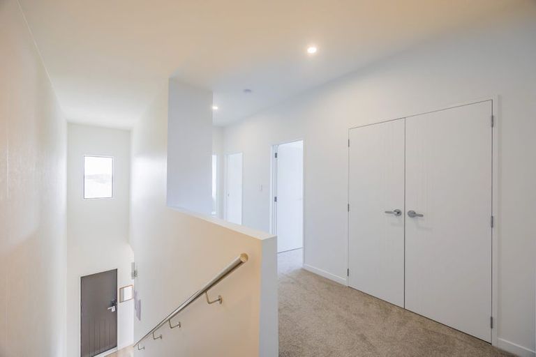 Photo of property in 1 Papa Orchard Drive, Kumeu, 0810