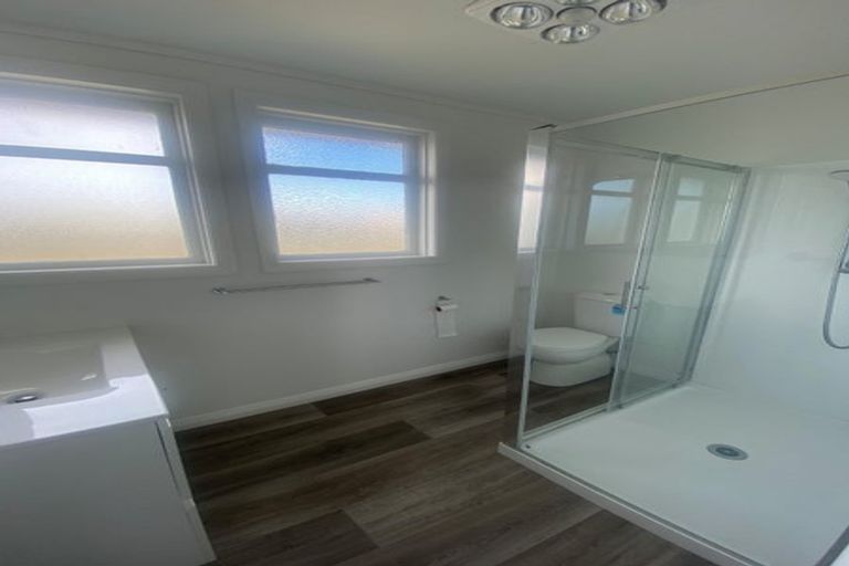 Photo of property in 31 Exeter Crescent, Takaro, Palmerston North, 4412