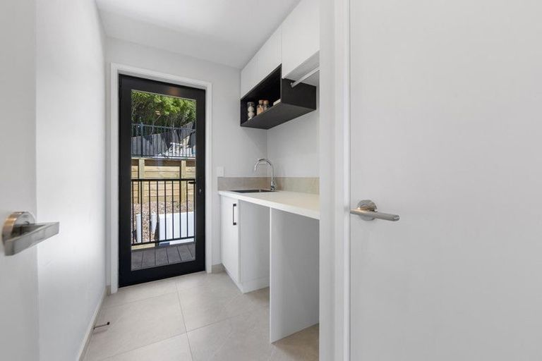 Photo of property in 307a Mount Pleasant Road, Mount Pleasant, Christchurch, 8081