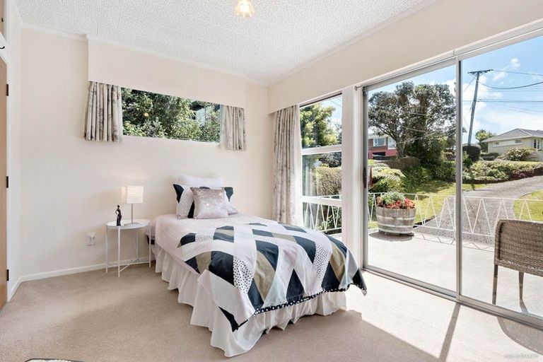 Photo of property in 35 Montgomery Avenue, Rothesay Bay, Auckland, 0630
