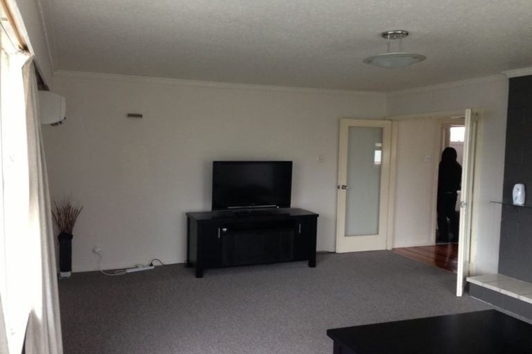 Photo of property in 348 Memorial Avenue, Burnside, Christchurch, 8053