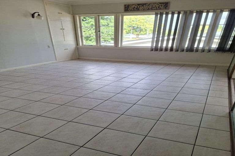 Photo of property in 280 Great South Road, Papakura, 2110
