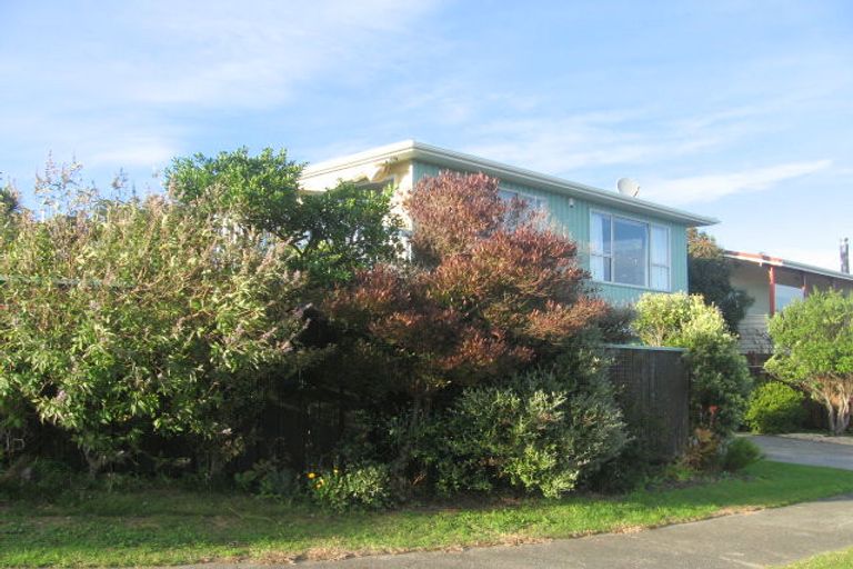 Photo of property in 6 Ettrick Grove, Papakowhai, Porirua, 5024